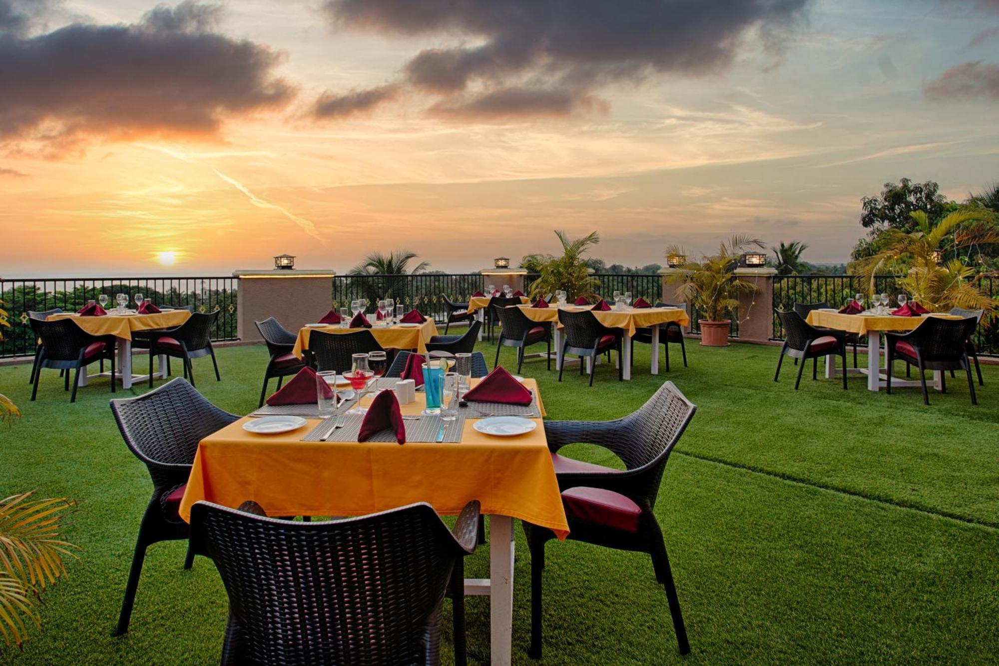 Seashell Suites And Villas- Candolim Goa Zewnętrze zdjęcie